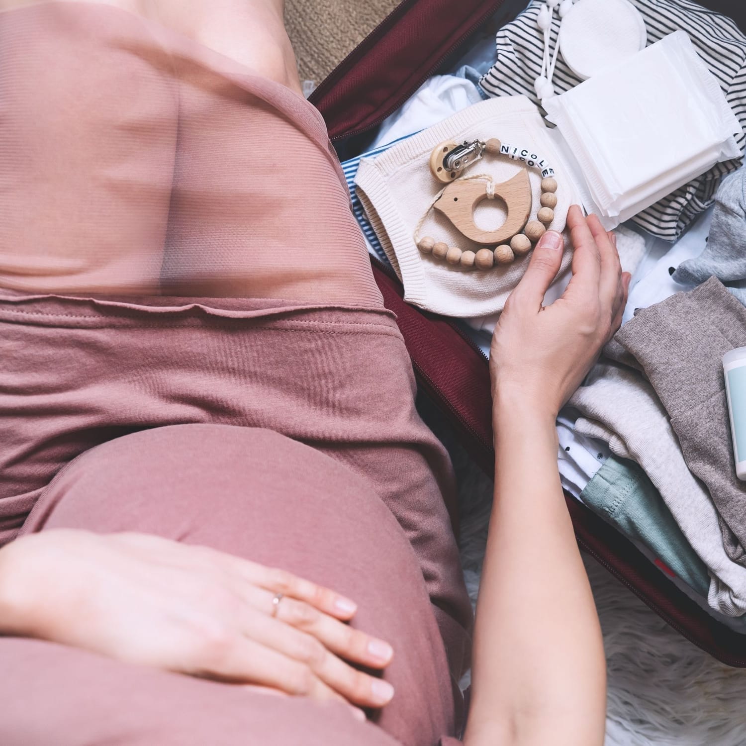 Prépare ta valise de maternité comme une Déesse