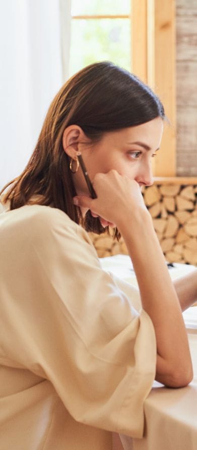 mamá-mirando-el-computador