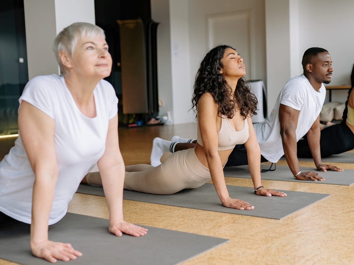 Classe de yoga de Madras - posture de Bhujangasana