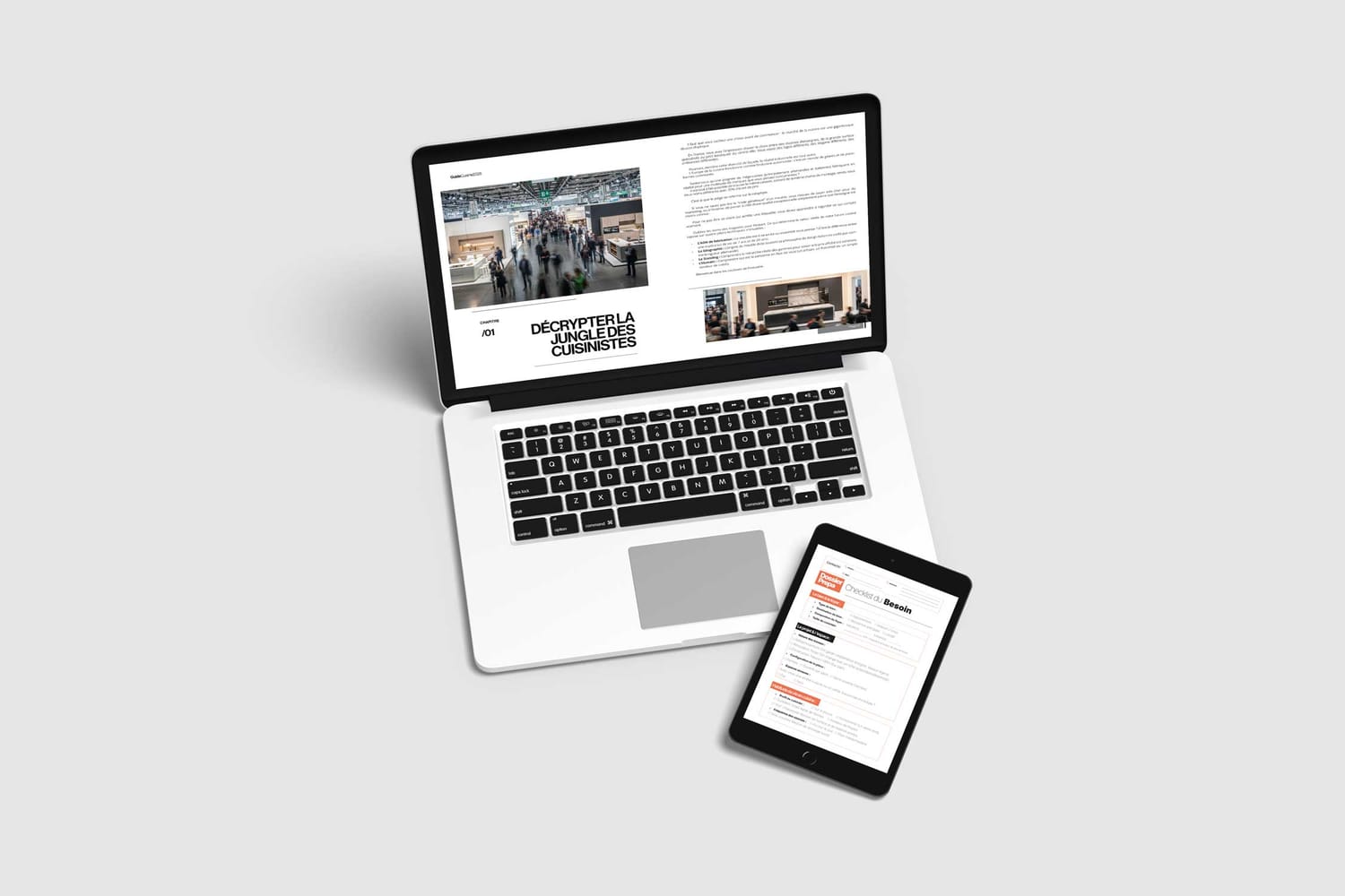 le guide est affiché sur une tablette et un ordinateur portable.
