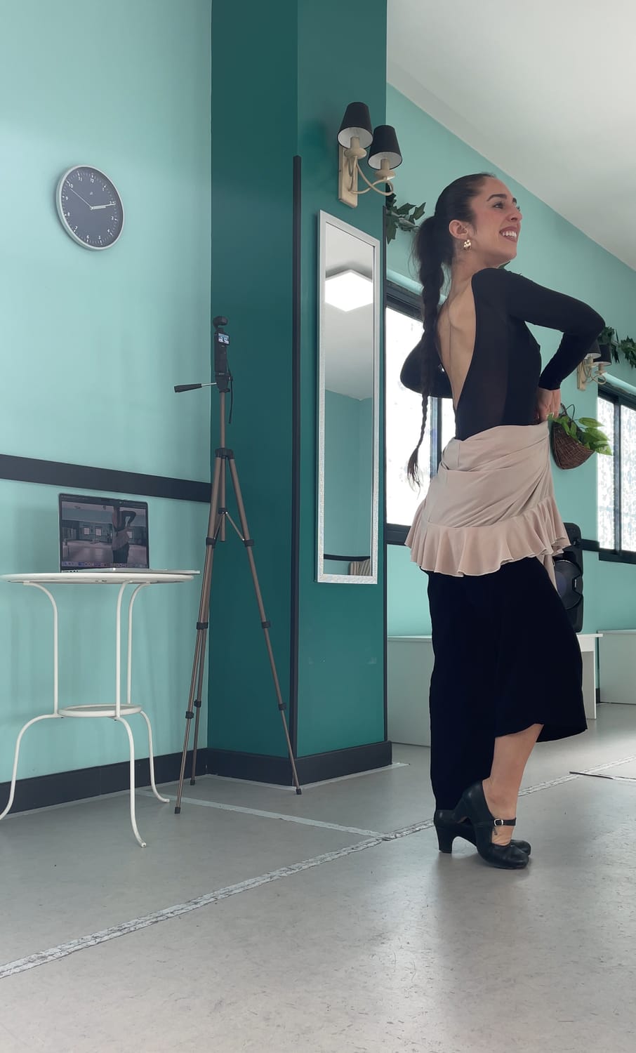 Marta dando clase de flamenco online en directo