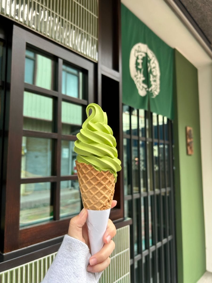 Gelato al matcha con foglia d'oro