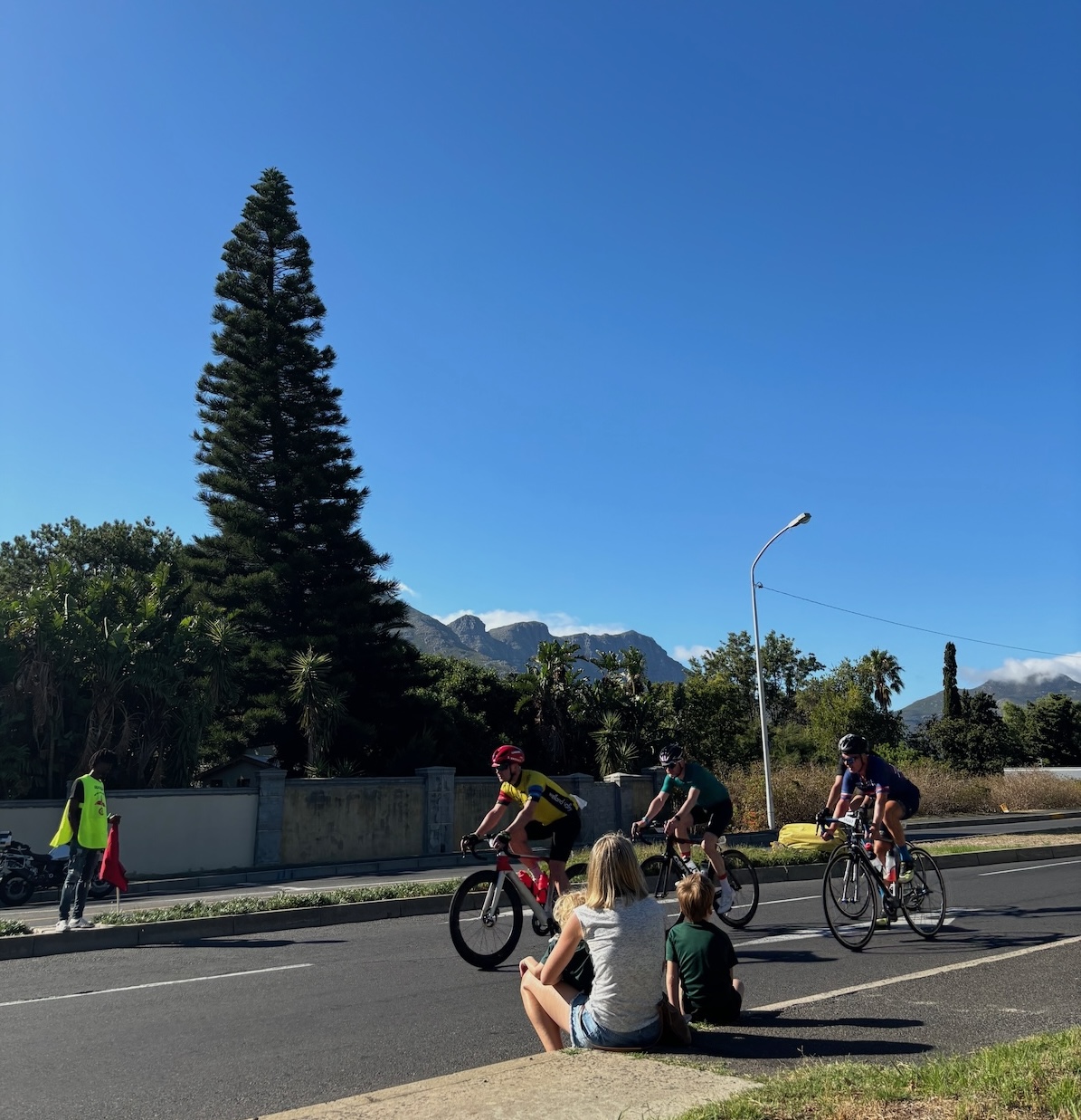 CTcycle Tour 2024 - Mom and Kids Waiting to spot Daddy in Victoria Road Hout Bay