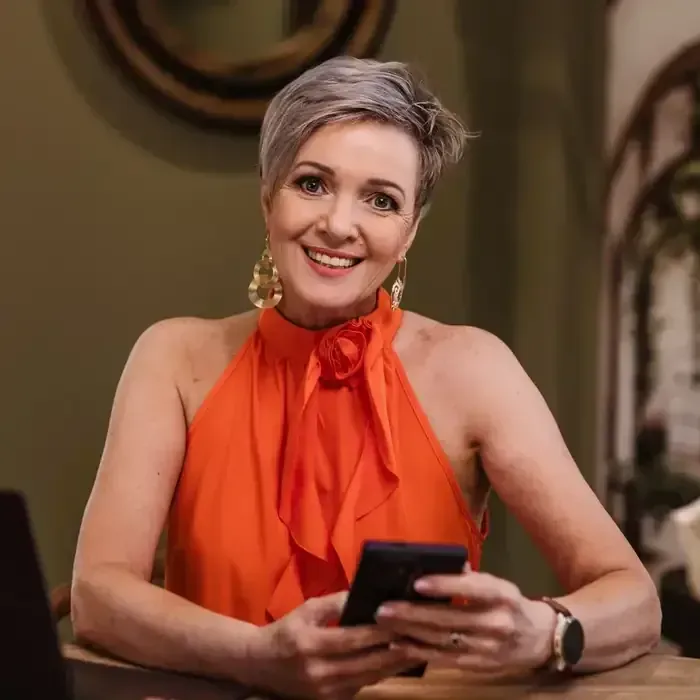 alt="Photo of Lizette Volkwyn, inviting readers into her story on the About page"