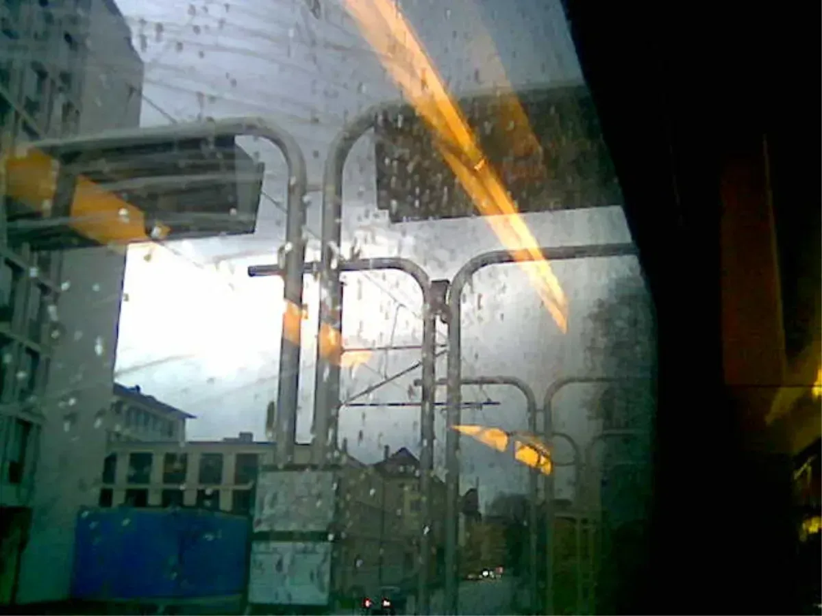 Foto aus Straßenbahn bei Regen