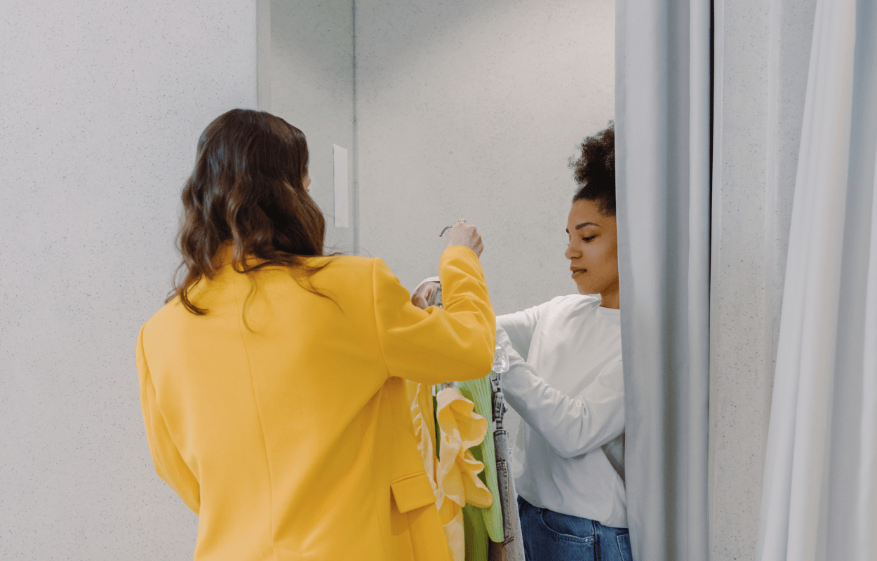 E-Learnig-Icon: Tablet-Reader mit leuchtender Glühlampe darüber