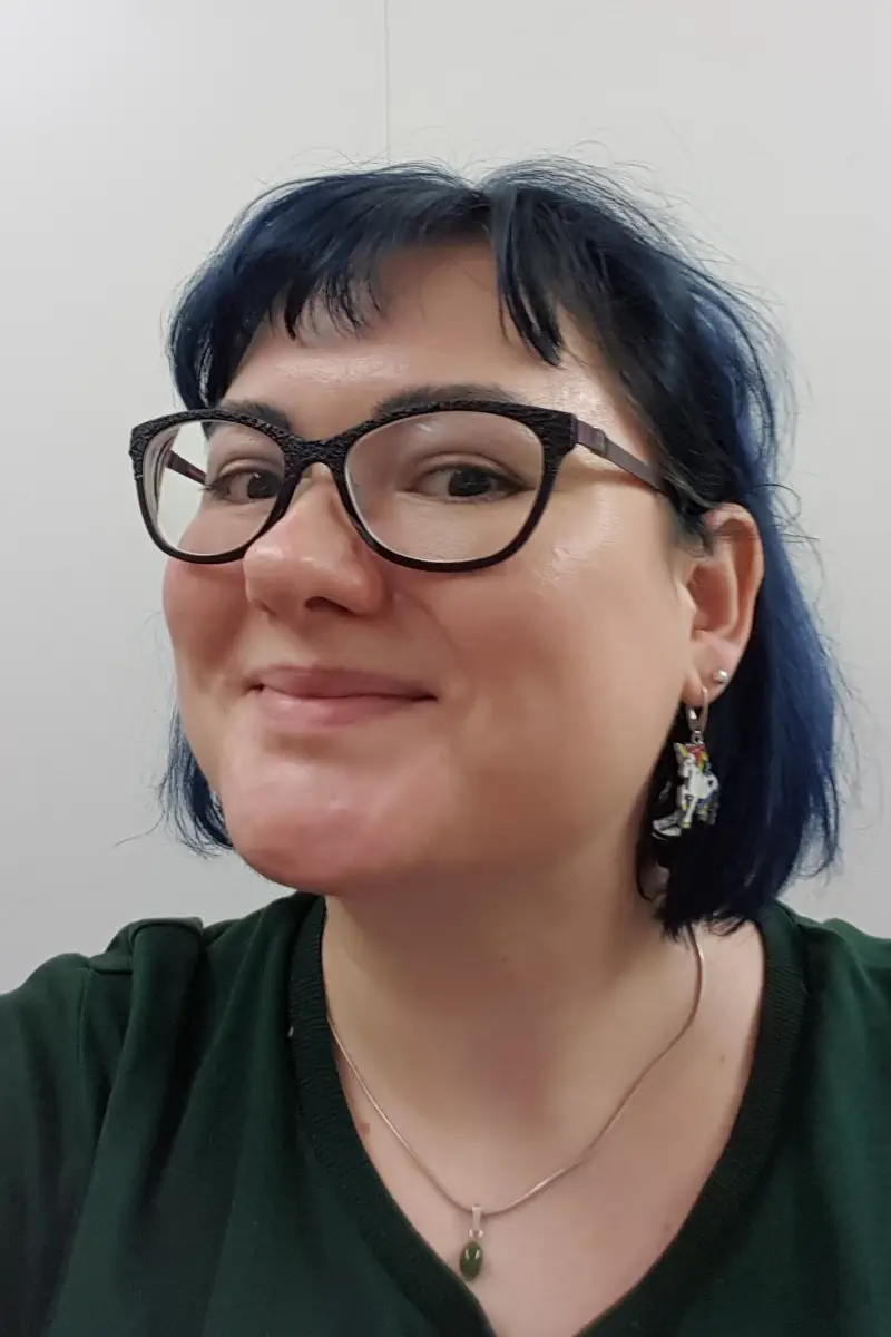Daniela Nadler mit blauen Haaren - 2018