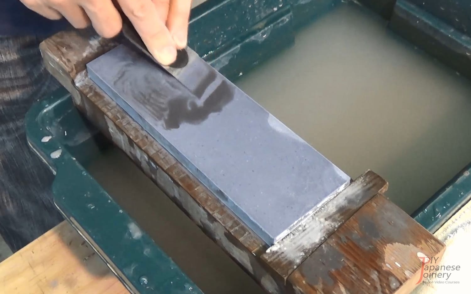Flat sharpening stone with a Japanese chisel bevel in full contact for accurate sharpening
