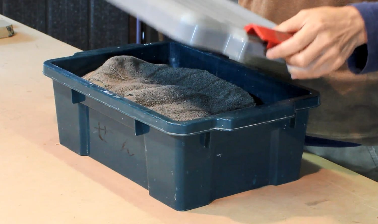 Sharpening tools organised in a transportable tray
