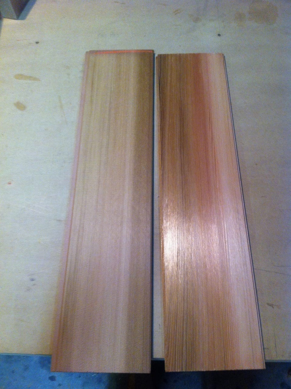Comparison of planed surfaces—sharp blade leaves glossy surface, dull blade leaves fuzzy surface.