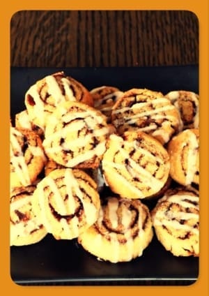 Crispy and Buttery Cinnamon Roll Cookies
