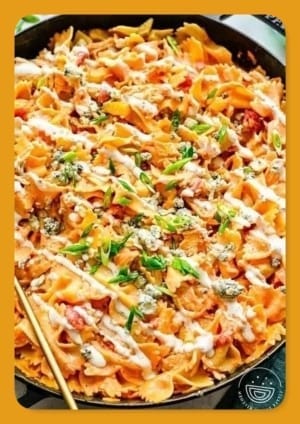 Creamy and Spicy Buffalo Chicken Spaghetti Squash