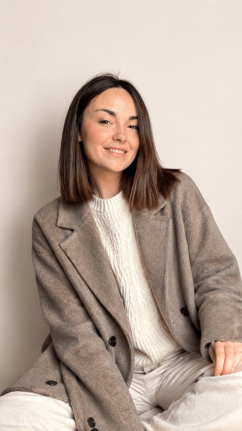 Eva sonriendo