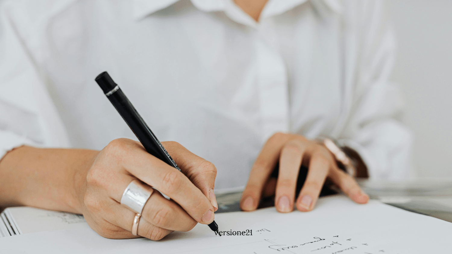 Thérapeute qui prends des notes