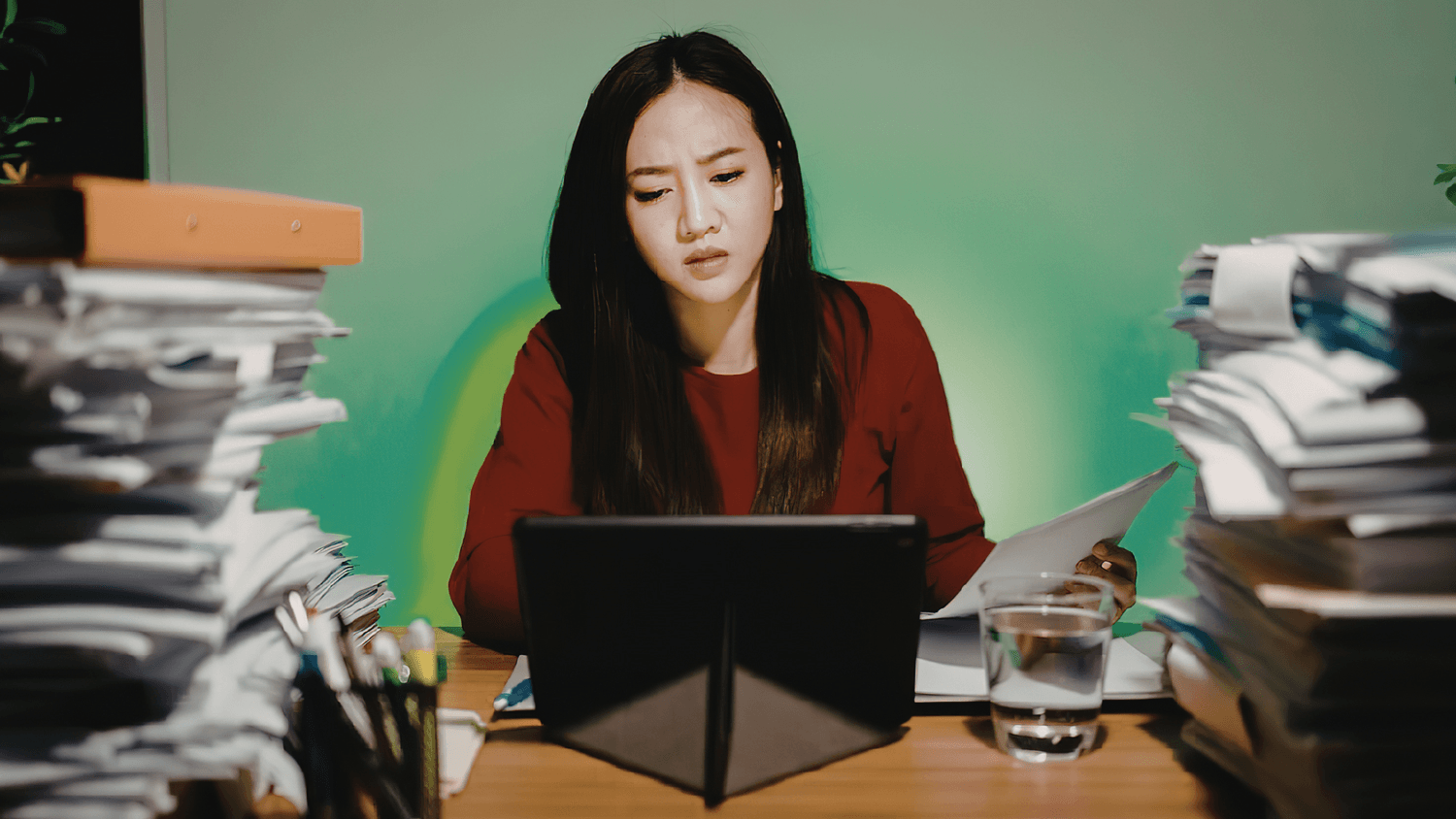 professionelle hypersensible avec surcharge émotionnelle au travail