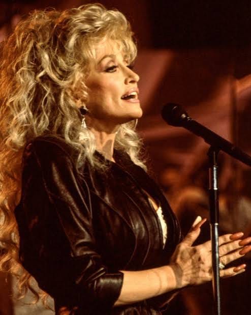 Dolly Parton Singing