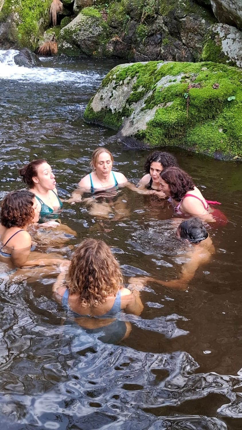 Banho em água natural para revitalizar o corpo