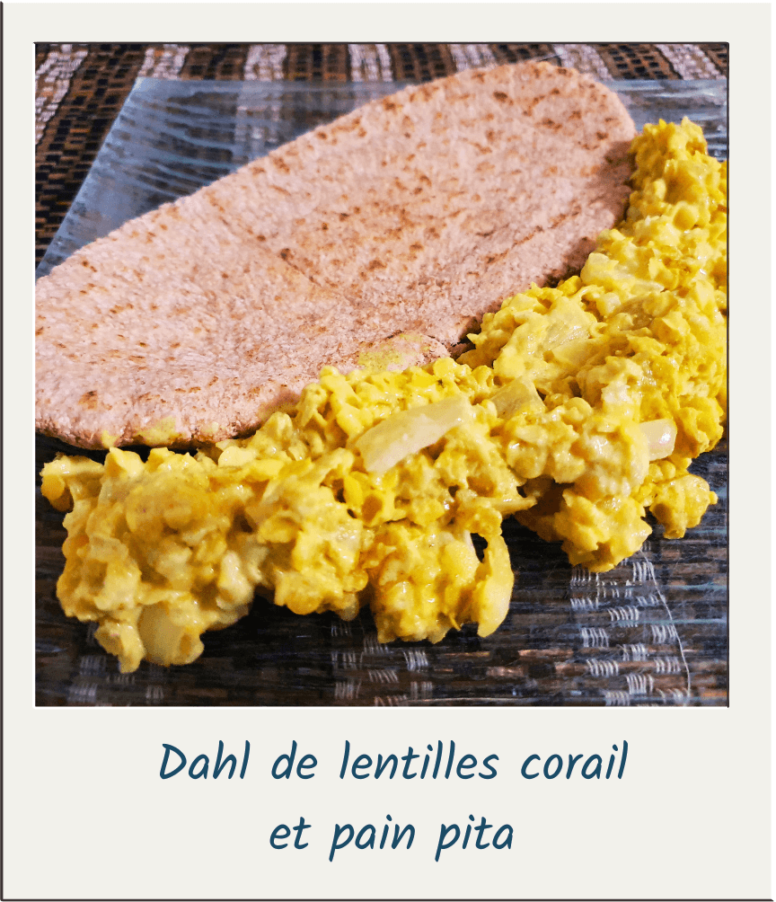 Dahl de lentilles corail et pain pita