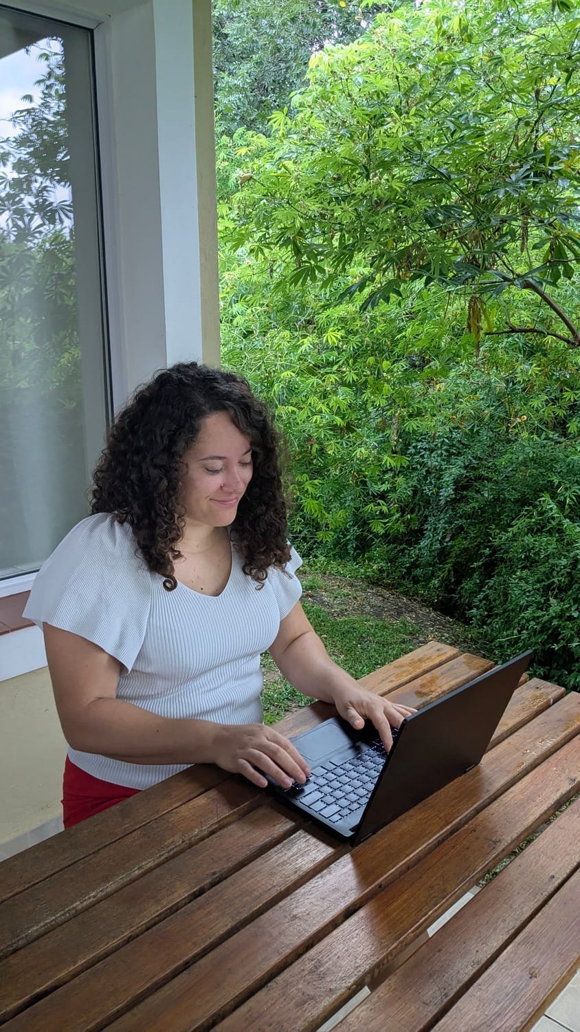 Notion consultant Roxana Lafuente, remote-working while empowering solopreneurs