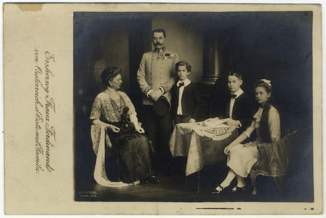 photo of Archduke Franz Ferdinand and Duchess Sophie with their 3 children