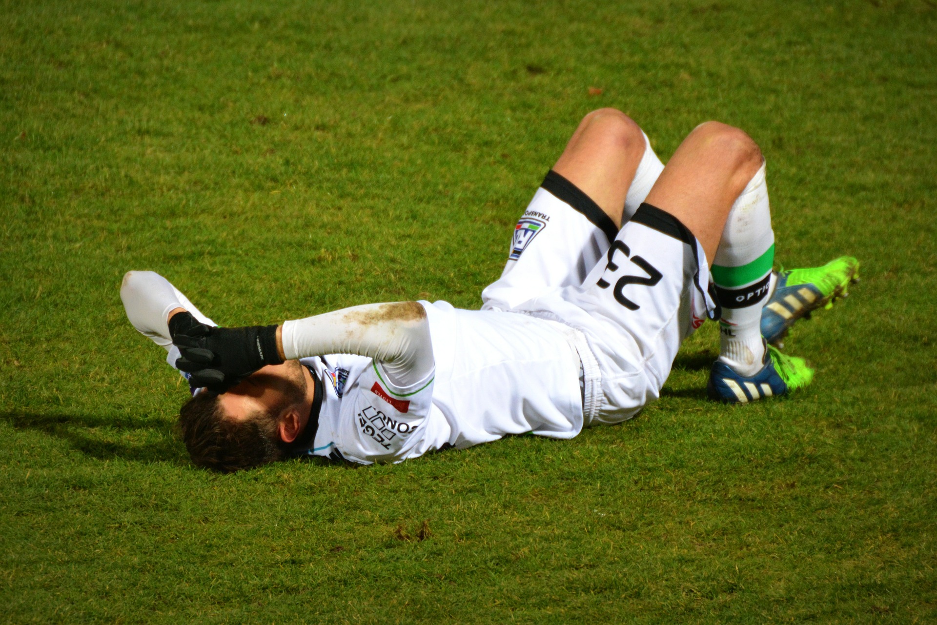 joueur de foot blessé