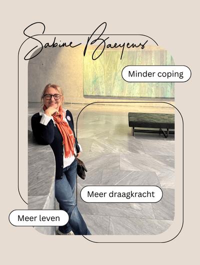 picture of Sabine Baeyens posing in a museum looking straight at the camera