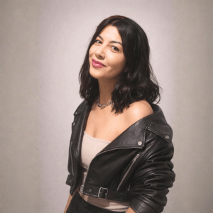 Retrato editorial de Maribel Cegarra, autora de Código Propio.