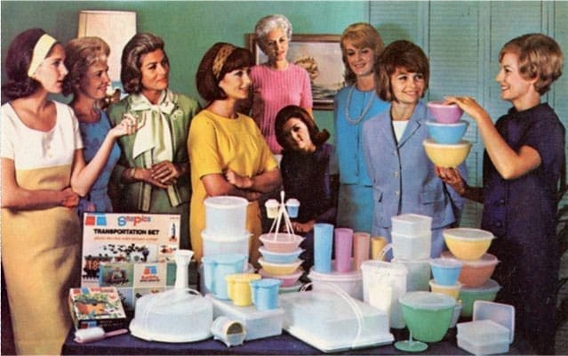 alt="La réunion Tupperware : le début de la reprise du pouvoir par les femmes"