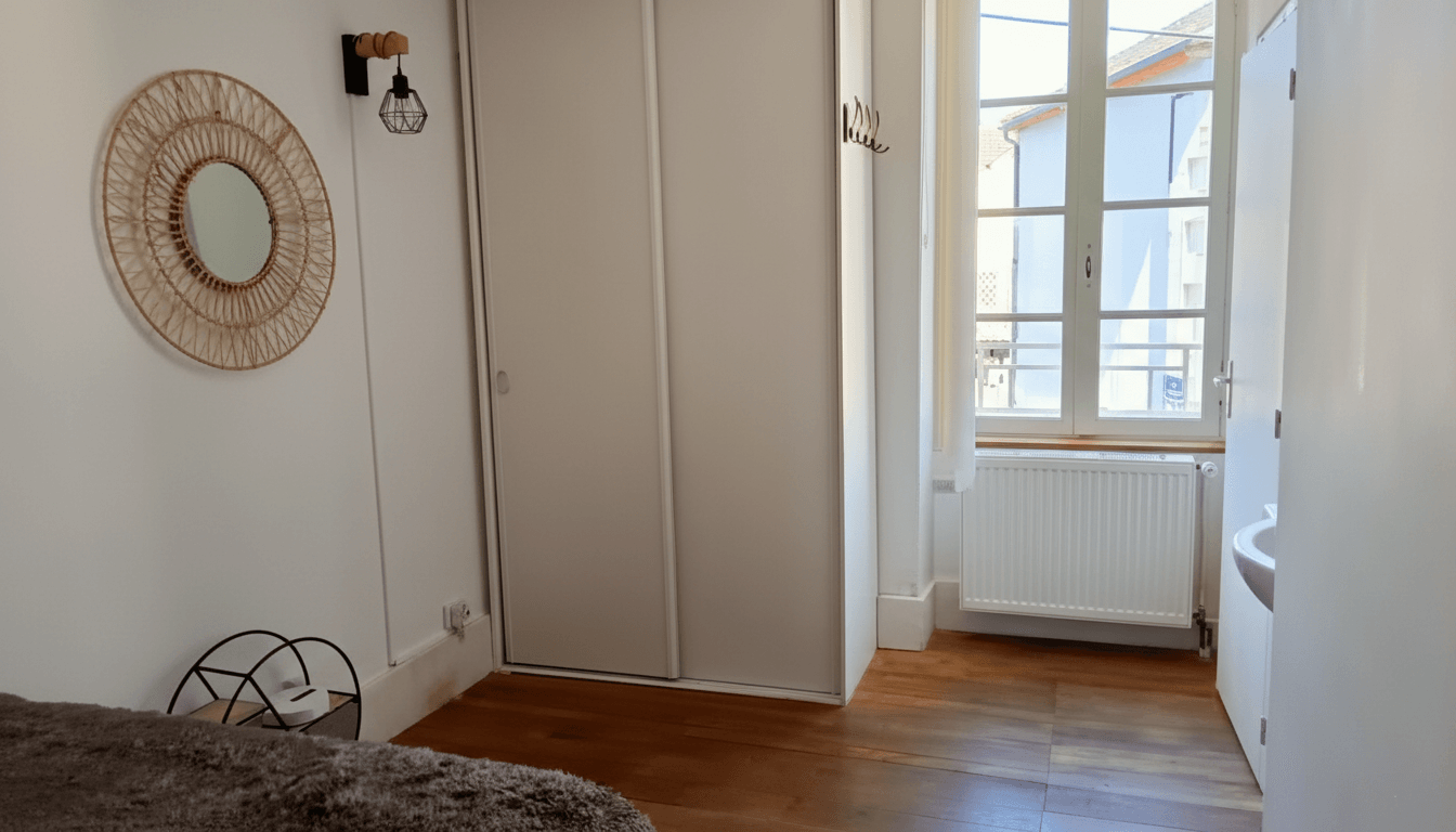 Jardin fleuri du gîte, parfait pour se détendre.