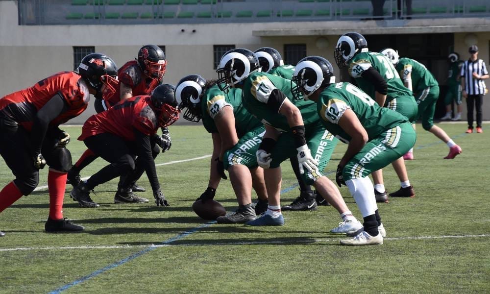 Foot US à Trans-en-Provence, club RAMS Var 83, contact maîtrisé et bonne ambiance.