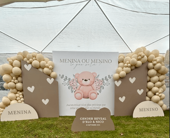 Décoration Gender Reveal — nude et marron glacé