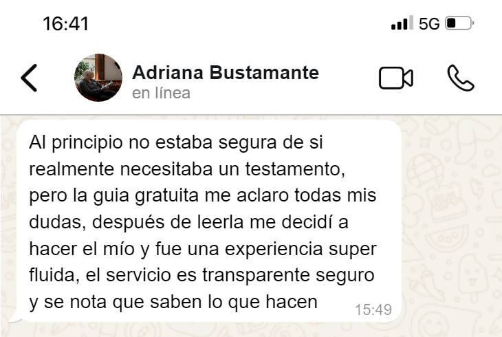Reseña de cliente que destaca la asesoría de un abogado de testamentos para hacer su testamento en Chile.