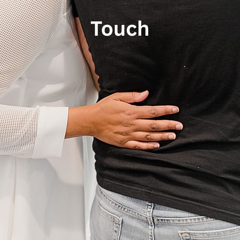 Woman touching partner on the back - Lead in your own body language