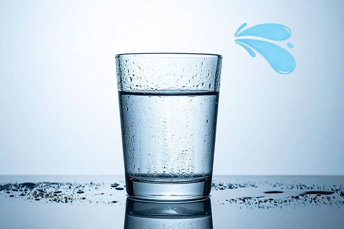  A glass with cold water - a simple hack to pause cravings