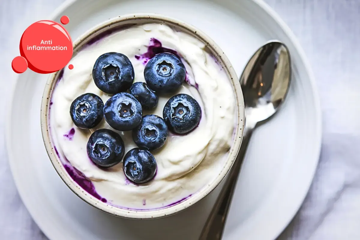 Anti-inflammatory foods to boost your longevityk, greek yoghurt with berries