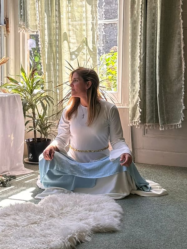Paula durante la peregrinación a Avalon