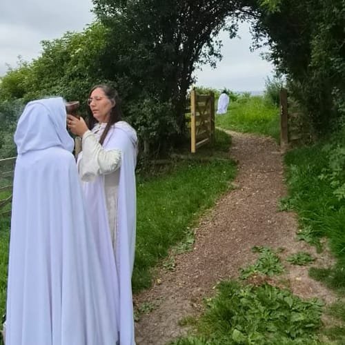 Ceremonia durante la peregrinación a Avalon
