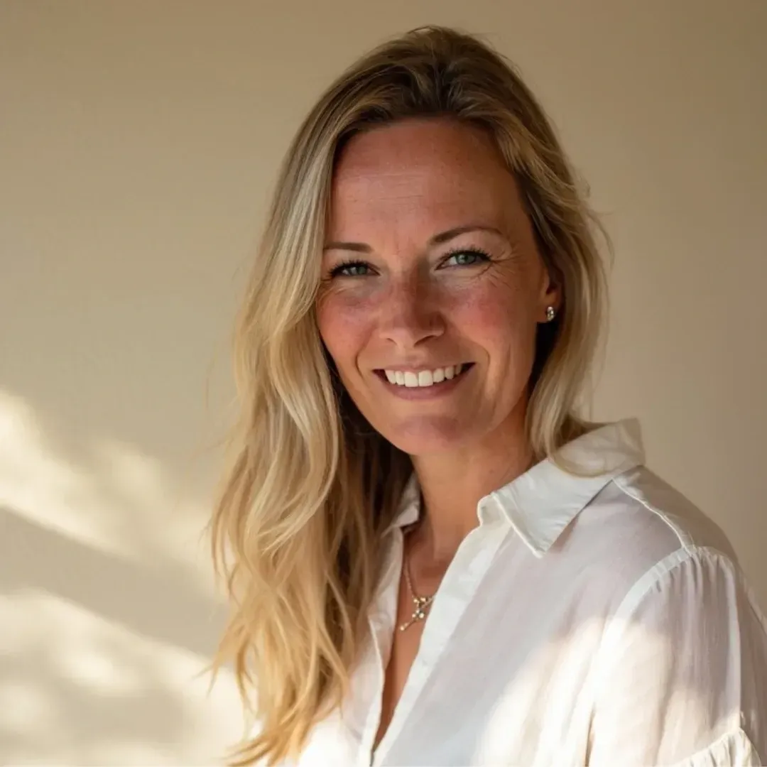 Frau mit blonden Haaren. Mama, Freigeist und Naturliebhaberin