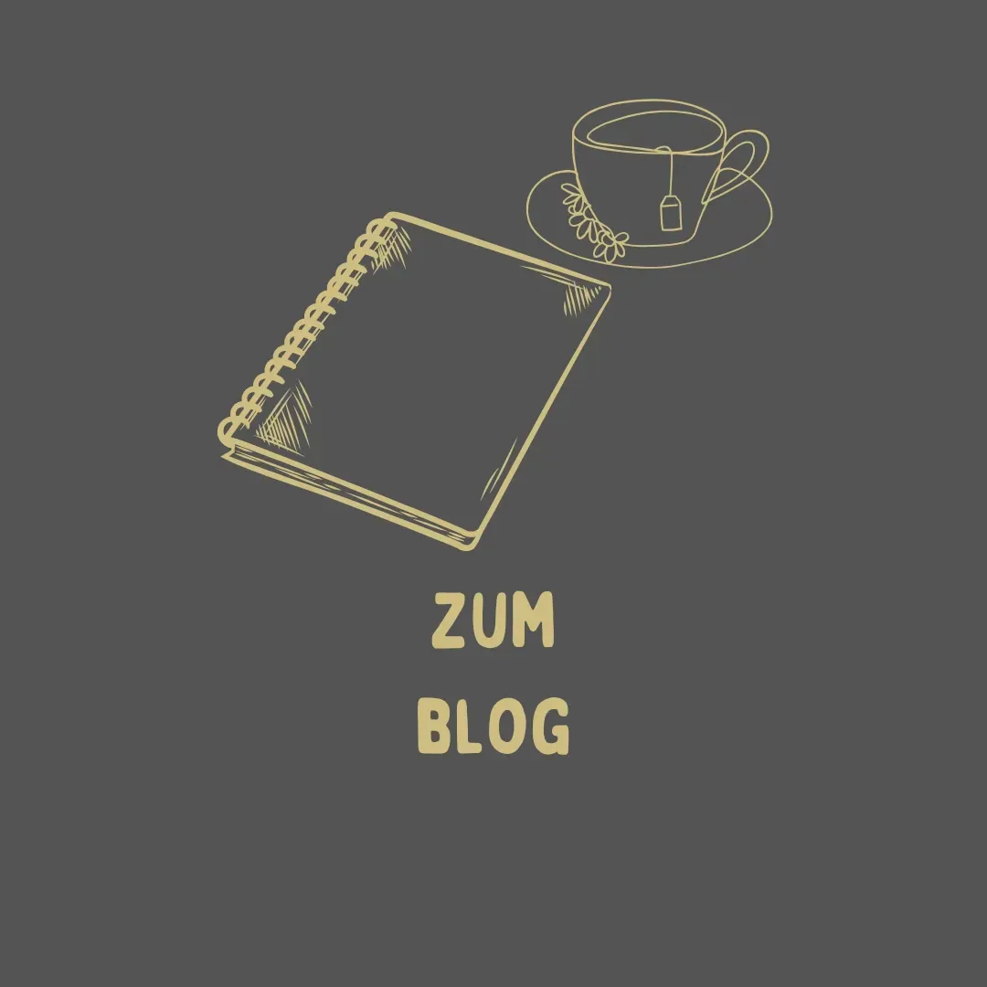 Notizbuch, Tasse Tee und ruhiger Moment zum Schreiben