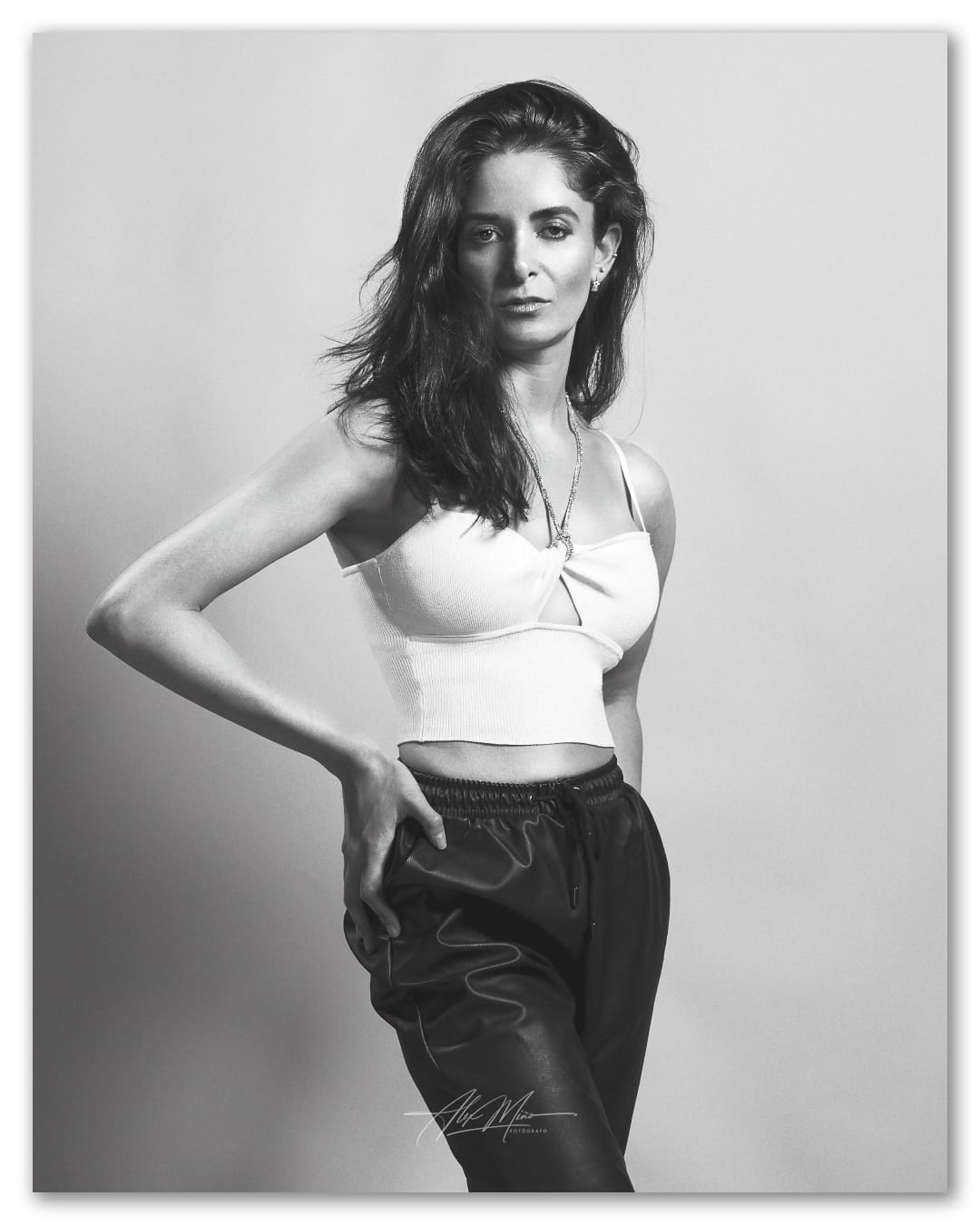 Sesión de retrato editorial en estudio realizada por Alex Miño Fotógrafo