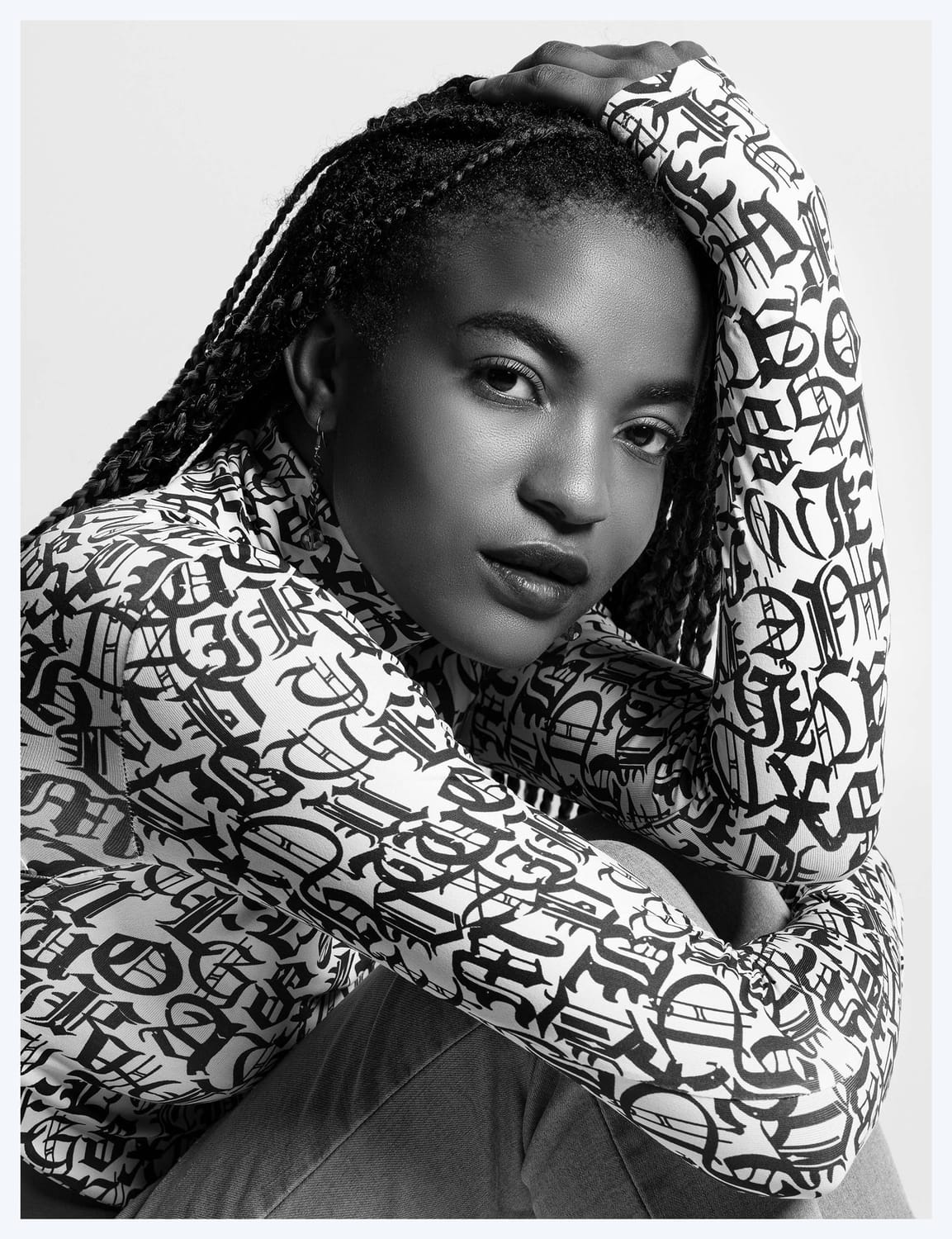 Retrato artístico profesional con iluminación de estudio