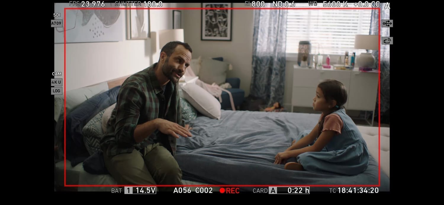Vanessa Fox filming a father-daughter bedroom scene with Carlos in Pillow Talk.