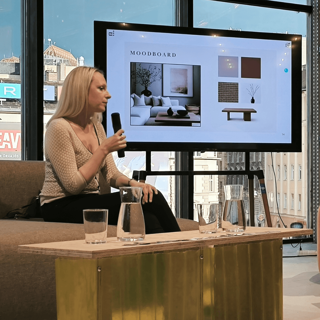 AI-tanácsadó tart előadást és gyakorlati bemutatót egy workshop keretében, vizuális példákon keresztül szemléltetve a mesterséges intelligencia alkalmazását üzleti, marketing és kreatív folyamatokban.
