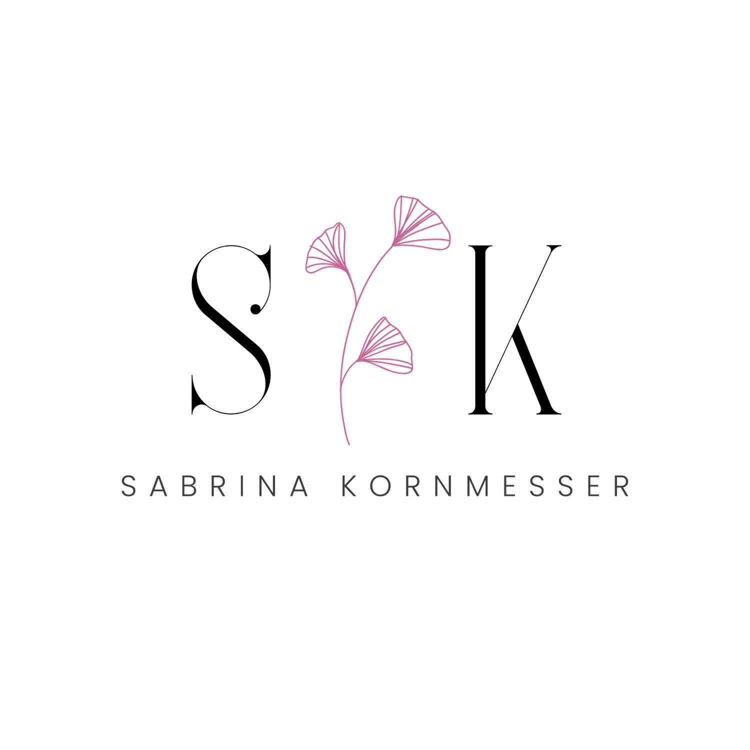 „Logo von Sabrina Kornmesser mit den Initialen S und K, verbunden durch ein zartes florales Element in Rosa. Darunter steht der vollständige Name in Großbuchstaben.“
