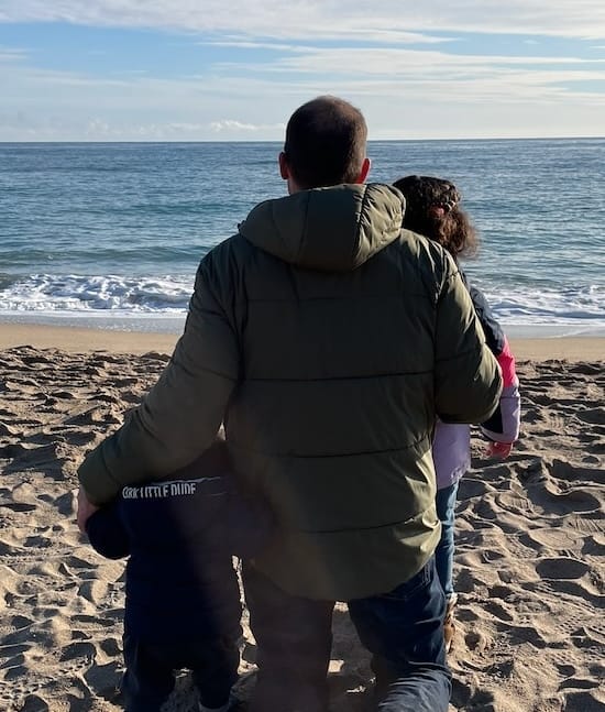 Fred Figueiredo and his two kids, when they were 2 and 5