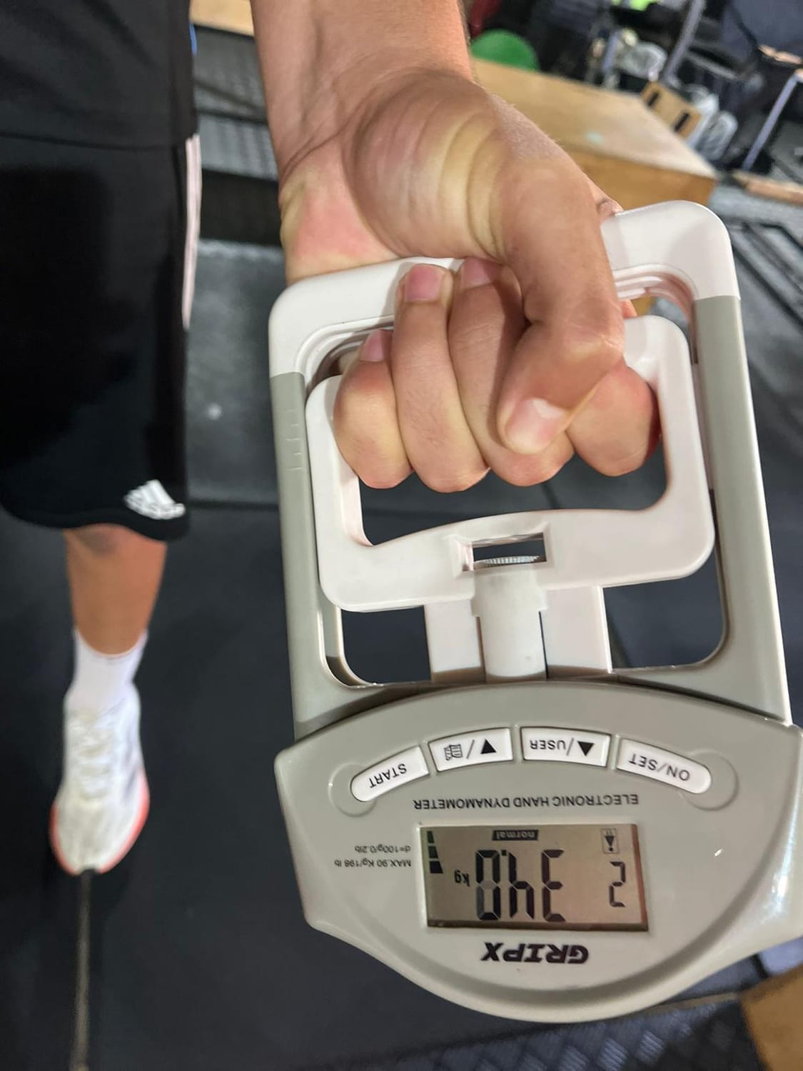 Fuerza de prensión de mano: un examen simple que dice mucho sobre la salud de tu hijo