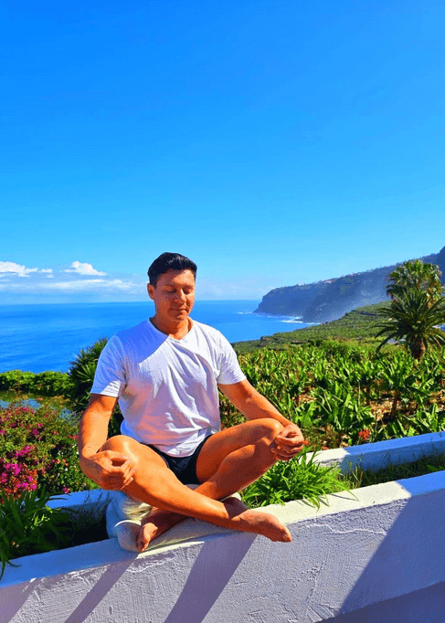 pensamientos positivos, reprogramación mental, creencias limitantes, mentalidad consciente, diálogo interno, control de pensamientos, enfoque mental, claridad mental, patrones mentales, mente subconsciente, pensamiento creador, observación de pensamientos, energía vital, vibración energética, frecuencia emocional, equilibrio energético, energía positiva, gestión de energía, campo energético, coherencia energética, limpieza energética, expansión de conciencia, elevar la vibración, energía interior, autoconocimiento profundo, conciencia de uno mismo, crecimiento personal, desarrollo espiritual, identidad personal, propósito de vida, introspección, transformación interior, sanación emocional, evolución personal, conexión interior, despertar de conciencia, mente y energía, pensamiento y vibración, realidad y conciencia, ley de atracción, manifestación consciente, coherencia mente-corazón, poder de la intención, creación de realidad, enfoque y energía, alineación interior, frecuencia de pensamiento