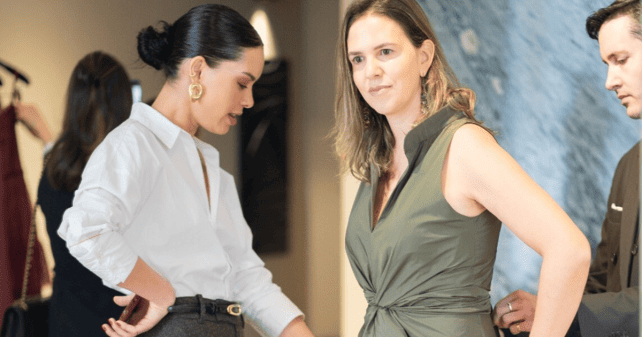 Experiencia neuroestilista en tienda con acompañamiento a clientas para mejorar la comunicación estética y la experiencia de compra.