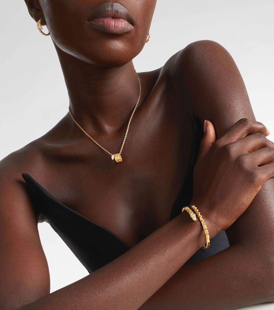 Bulgari Serpenti bracelet 18k gold diamonds — luxury investment jewelry women 2026 — aecreativ.eu