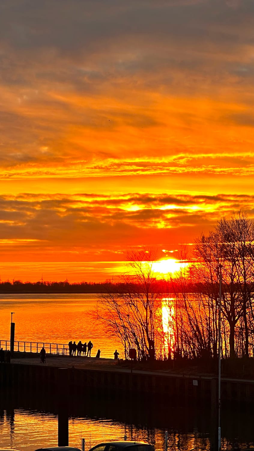 Sonnenuntergang an der Elbe